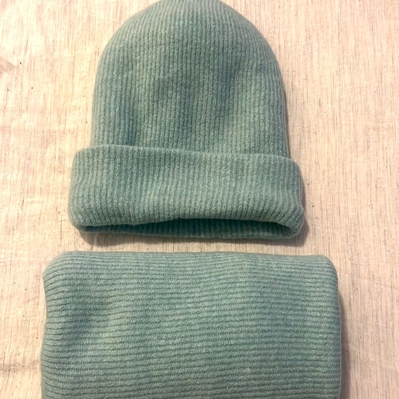 J Crew Two Pieces Ribbed Beanie In Supersoft Yarn and Ribbed Scarf In Supersoft - Picture 1 of 9